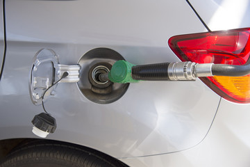 Filling vehicle petrol fuel tank