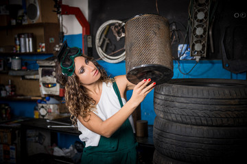 Obraz na płótnie Canvas Female mechanic at work. auto service station