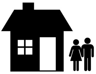 Couple devant une maison