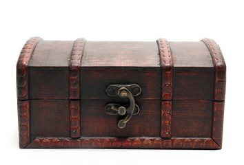 Schatzkiste isoliert auf weiß