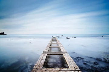 Photo sur Plexiglas Côte Jetée ou jetée en bois sur un océan bleu le matin.Longue exposition