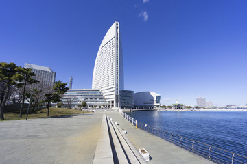 Obraz premium 快晴青空 横浜みなとみらい21イメージ