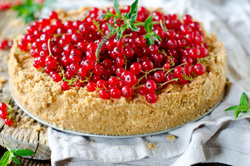 Cheesecake with red currants