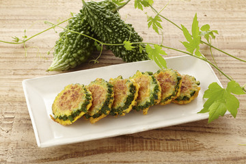 ゴーヤの肉詰めピカタ