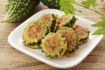 ゴーヤの肉詰めピカタ