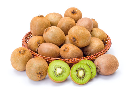 Kiwifruits in wicker plate