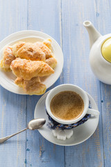 coffee cup black wooden board brown white jug milk croissants