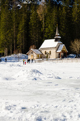Chiesa sul lago di Braies