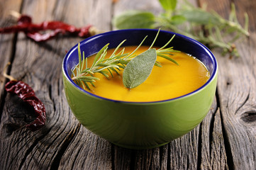 A bowl of pumkin soup