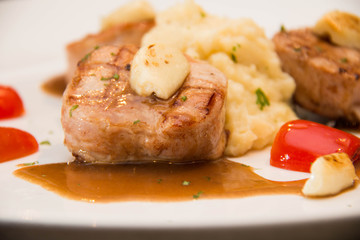 Mashed potatoes and beef steak