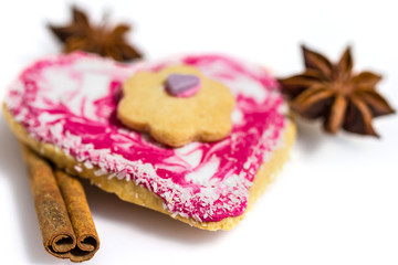 Obraz na płótnie Canvas Heart shaped cookie decorated with cinnamon and star anise