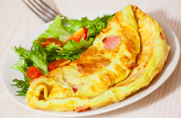 omelet with bacon and salad