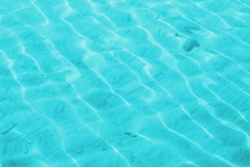 Seichtes Wasser türkis