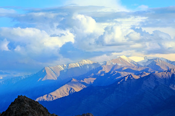 Panele Szklane Podświetlane  Malowniczy widok na góry Himalajów?