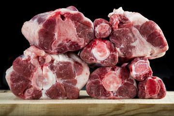 Carne roja rabo o cola de toro vaca o ternera crudo para cocina
