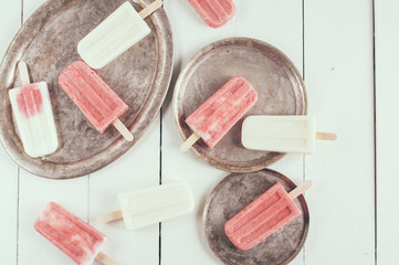 Creamy and strawberry popsicles