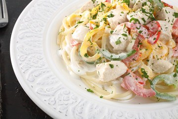 spaghetti con pollo e verdure