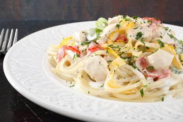 spaghetti con pollo e verdure