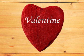 Rotes Herz mit Valentine Schriftzug