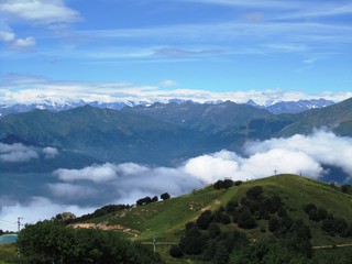 Panoramablick vom Berg Mottarone am Lago Maggiore - Italien