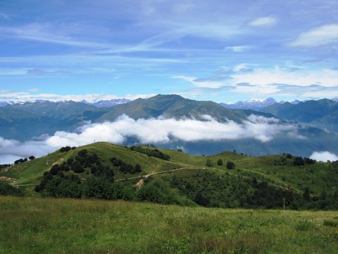 Panoramablick vom Berg Mottarone am Lago Maggiore - Italien