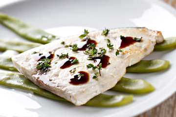 Swordfish grilled with mixed vegetables and yogurt sauce