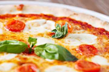 Pizza margherita.