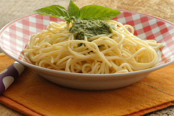 spaghetti sauce pesto