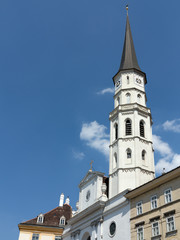 Fototapeta na wymiar Turm der Michaelerkirche, Michaelerplatz Wien