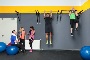 pull-up fitness sportt exercise with a group of people