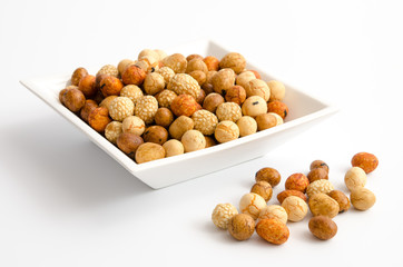 Japanische Erdnüsse im Teigmantel