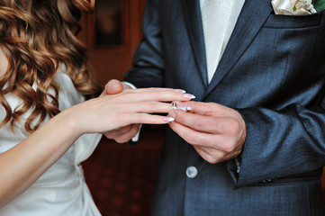 Fototapeta premium groom dresses bride wedding ring