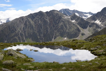 Fototapeta na wymiar Mutterberger Seen, Stubaier Alpen