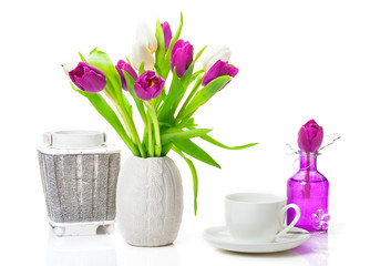 Tulpen auf dem Frühstückstisch