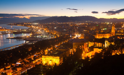 Obraz premium Old districts in Malaga with Cathedral in dawn