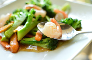 Stir-fried mixed vegetables and prawn
