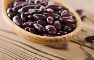 Kidney red beans in   spoon.