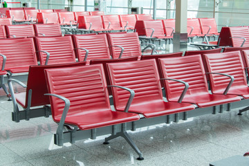 Obraz premium Chairs in the airport lounge area
