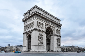 Fototapeta na wymiar The Arc de Triomphe in Paris