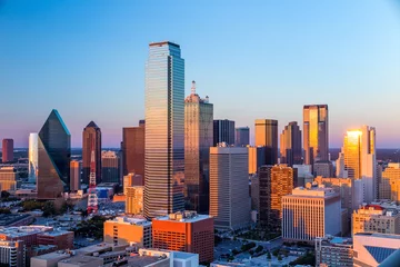 Foto auf Acrylglas Stadtbild von Dallas, Texas mit blauem Himmel bei Sonnenuntergang © f11photo
