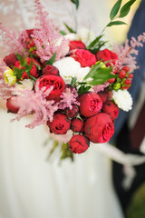 Bride holding a bouquet of beautiful roses