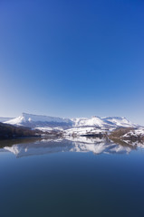 Fototapeta na wymiar Sierra Salvada with lake reflections