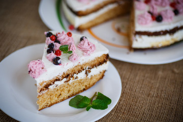cake with currants