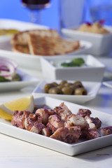 griechische Oktopussalat mit Zitrone