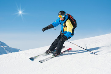 Fototapeta na wymiar Skifahrer