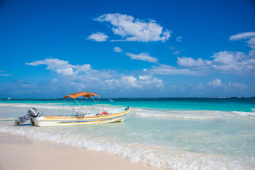 Fototapeta na wymiar Tulum beach view and local boat caribbean paradise, at Quintana