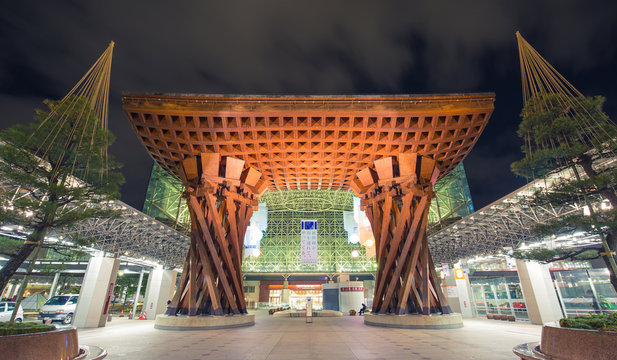 Fototapeta Tsuzumimon in front of JR Kanazawa, Japan