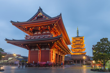Naklejka premium Tokio - świątynia Sensoji w Asakusa w Japonii