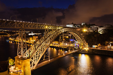 Fototapeta na wymiar The Dom Luis Bridge