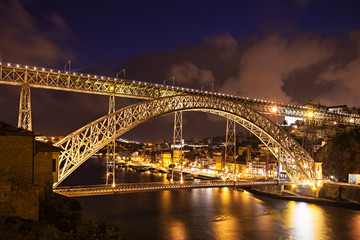 Fototapeta na wymiar The Dom Luis Bridge